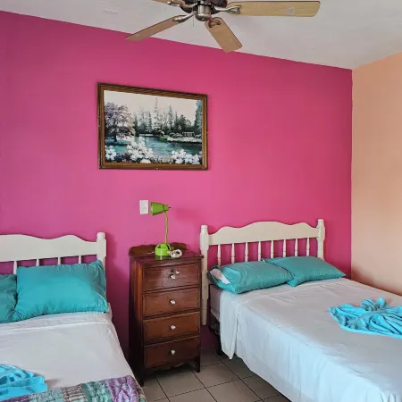 Anchorage Beach Resort Caye Caulker Отели рядом с достопримечательностью «Остров Кей Колкер»