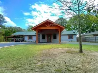 Beautiful lakefront home new to market