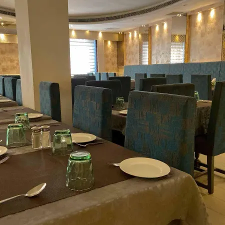 Status Business Hotel - Naveen Market