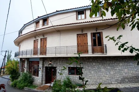 To Balkoni Tis Agorianis