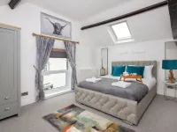 Cottage - Sleeps 3 Hot Tub & Pet Friendly Hotels in Brampton
