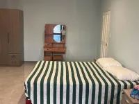 Studio Sleeps 2 with Free Parking فنادق في هونيارا
