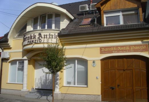 버로크 언티크 게스트하우스의 고풍스러운 침대