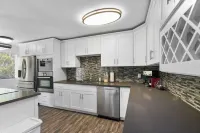 Epicurean Remodel in Central Location. Hotels near Seattle Chinatown-International District