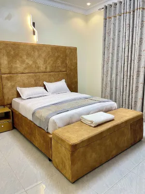 Lee Furnished Homes - Executive 1