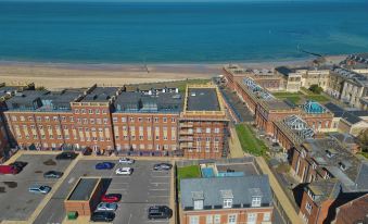 Beach Dreamland Restaurants Nearby- Sunny Garden