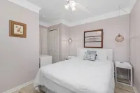 Seaside Haven Stylish Condo 3 Pools New Rental Hotels in Crescent Beach