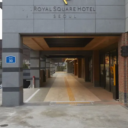 Royal Square Hotel Seoul Отели рядом с достопримечательностью «Гансогу»