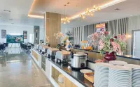 Grand Maleo Hotel & Convention - breakfast