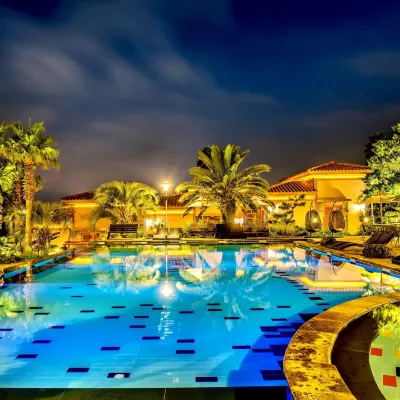 Palm Valley Pool Villa Resort Отели рядом с достопримечательностью «Центральная библиотека Согвипхо»