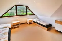 Comfortable, Large Holiday Home with a Garden