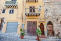 La discesa di San Giuseppe Hotels in Trabia