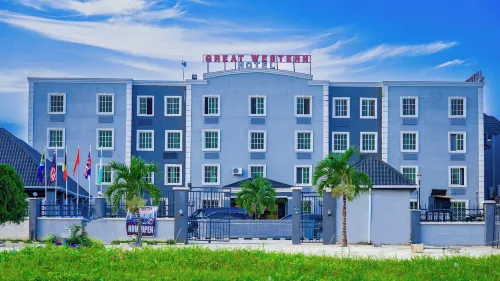 Great Western Hotel and Suites