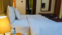 T E L E by Summerset Continental Hotel - Bed and Breakfasts