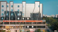 The Zuree Hotel - 2-Star