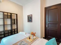 Spacious And Modern Look 3Br Bellezza Apartment Hotels in Jakarta