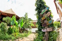 Miramar Surfcamp Отели в г. 