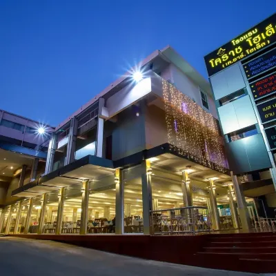 Korat Hotel Отели рядом с достопримечательностью «Базар Pratu Phee»