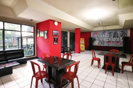 Hotel Wisata Отели рядом с достопримечательностью «Statue of Prince Diponegoro»