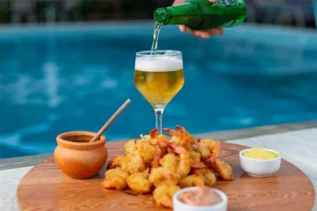 Carapitangui Pousada Отели рядом с достопримечательностью «Taipús de fora»