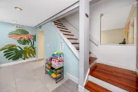 Heated Pool, Game Room and Tennis Access - Stunning Tropical Retreat Hotels in Largo