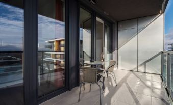 WaterFront City Apartments by UrbanRent