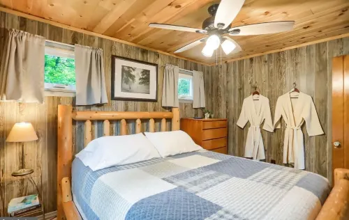 Waterfront Cottage with Hot Tub, & Fire Pit. Pet Friendly.