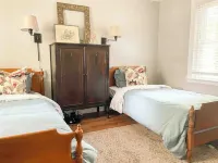 Charming 4-bedroom 1800's farmhouse with WiFi, AC in serene Cowlesville