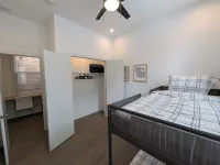 Urban Oasis in Roscoe Village! Pet friendly and family friendly! Hotels in Roscoe Village