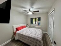Sleeps 13, Theater, Waterfront, Close to Springs and Forest. Old Florida