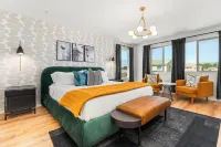 7Br Escape / Pool, Game Room / Golf / Sleeps 19 Hotels in Coachella