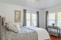The Meyer: spacious family home with hot tub minutes to downtown New Paltz
