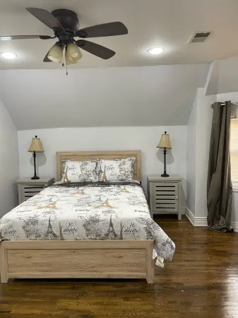 Woodlawn Oasis...10 Minutes to Dining & Downtown Отели рядом с достопримечательностью «Музей науки и промышленности»