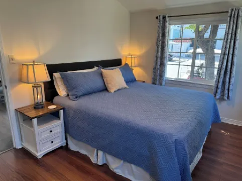 Comfortable and Conveniently Located 3-bedroom house with WiFi in Avalon