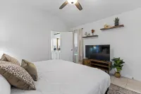 Your House! King Bed 65' TV, Near Kalahari, Local Host + Large Deck