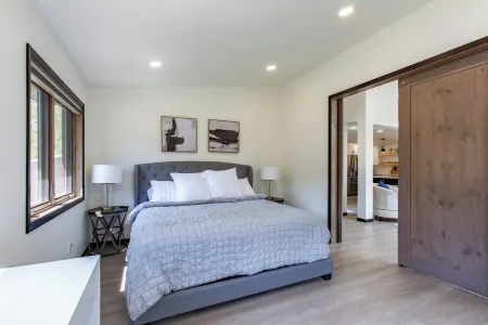 Modern Smart House - 2BR/2BA - Wildlife Views - 2 Patios + Fire Pits