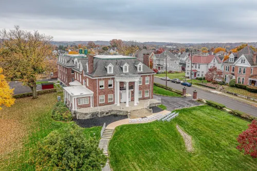 The Grandeur Estate Hotels in New Stanton