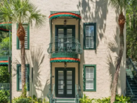 Village Inn and Pub Hotels near St Simons Island