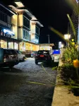 Silver Cloud Hotel - parking