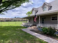 Cottonwood - Minutes from old town and wineries!