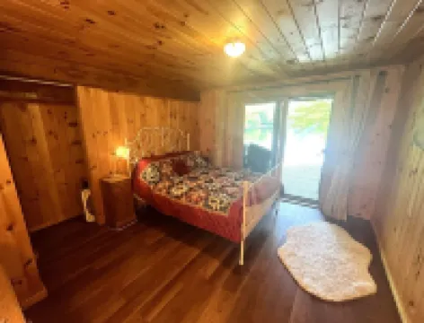 Lakefront Log Home in White Mountains! Dog-Friendly!