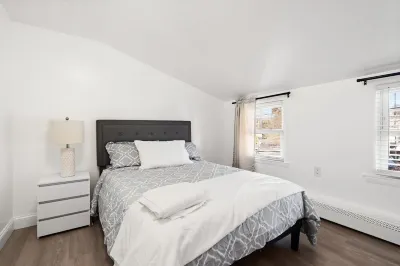 Pleasant and fully furnished 4-bedroom and two bathrooms house in Braintree MA
