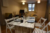 Recently renovated 2 bedroom annexe with open plan living room and kitchen.