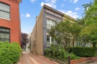 Capitol Hill-SLPS 4-Walk 2 blk Metro/Cafes Hotels in Capitol Hill