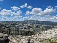 Scandinavian Style 3-bedroom cabin in delightful Soda Springs with WiFi