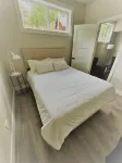 Outlaw Inn Unit 3. MODERN, newly remodeled unit, STEPS from Main Street!