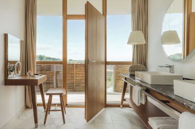 デラックス ジュニア スイート ファルケンスタイナー バランス リゾート シュテガースバッハ(大人専用)の写真