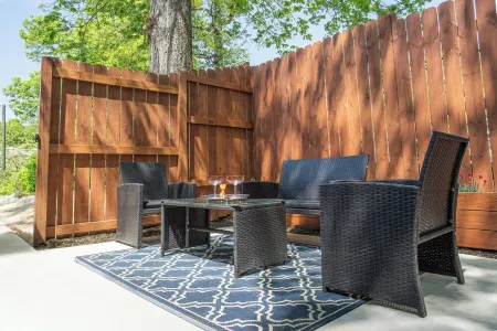 Cozy 1-BR Guesthouse Knoxville - Pet Friendly/Hot Tub//Private Patio/Quiet