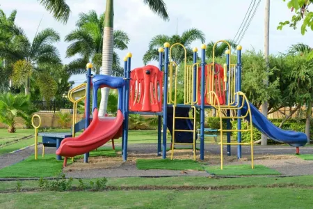 3 King Beds Drax Hall Pool Gym Gated Full Air Con