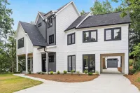 Spacious Plaza Midwood 5-bedroom Dream House in Charming Charlotte